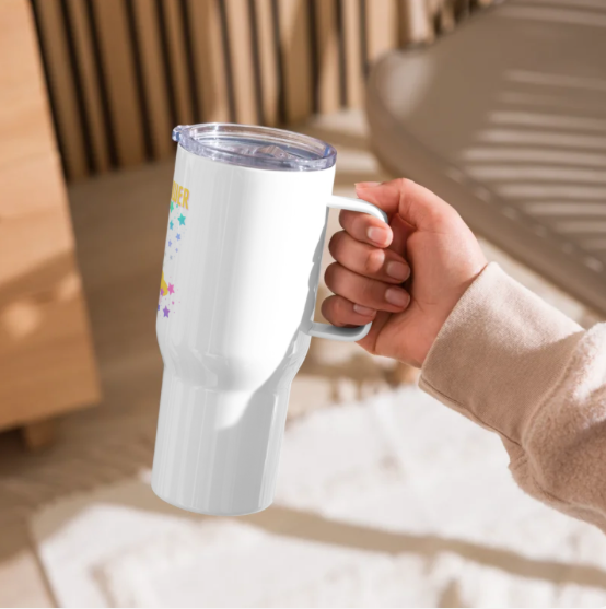 Travel mug with a handle